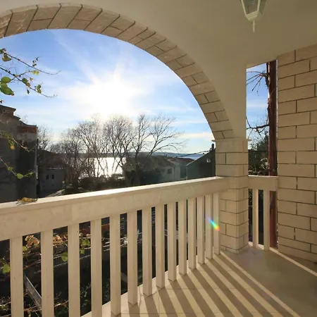 Apartment By The Sea Kastel Kambelovac, - 8627 Kastela