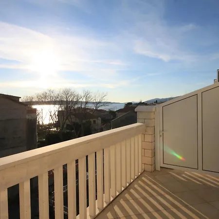 Apartment By The Sea Kastel Kambelovac, - 8627 Kastela