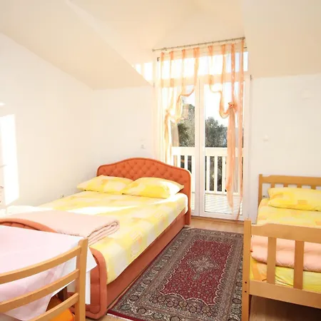 Apartment By The Sea Kastel Kambelovac, - 8627 Kastela