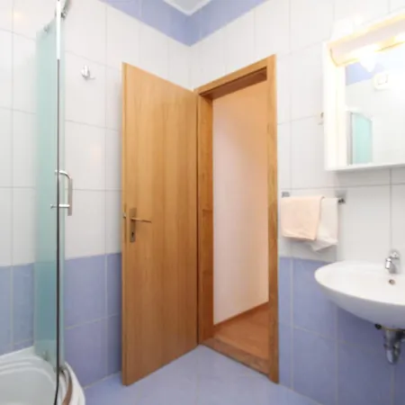 Apartment By The Sea Kastel Kambelovac, - 8627