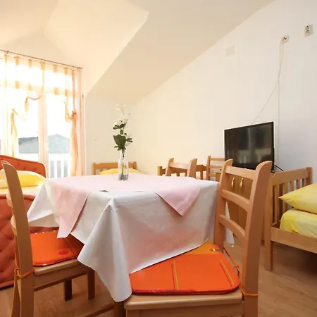 アパート By The Sea Kastel Kambelovac, - 8627 *
