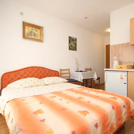 アパート By The Sea Kastel Kambelovac, - 8627 *